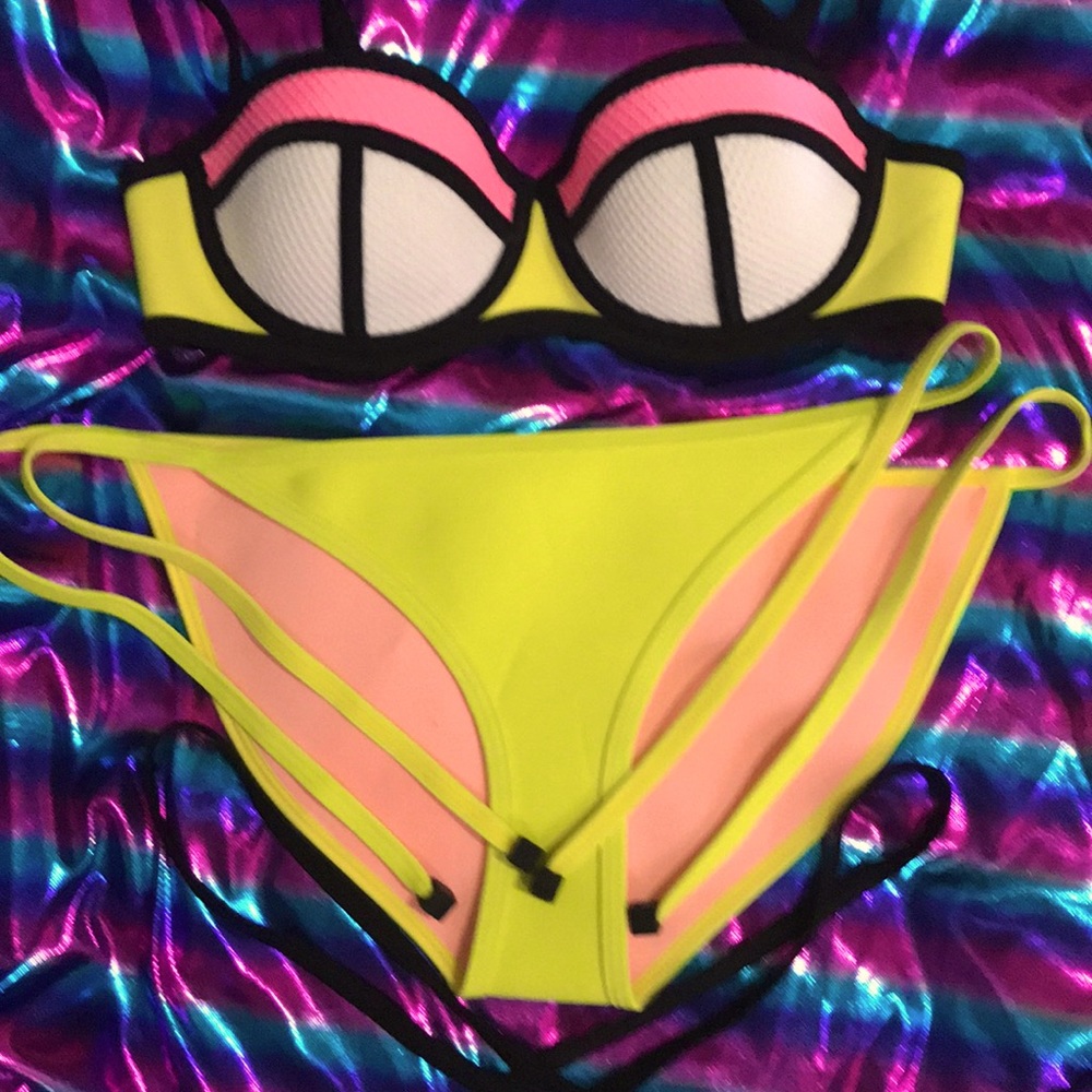 TRIANGL Bikini - Picture 2 of 10